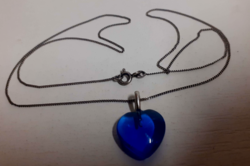 Szép állapotú ezüstözött akasztón kék muránói üveg szív alakú medál ezüst láncon
