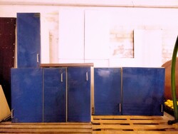 IKEA magasfényű kék konyhaszekrények
