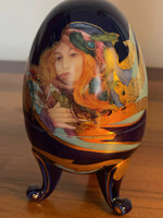 Hóllóháza porcelain egg designed by Miklós Faragó with 