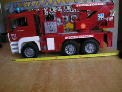 Tűzoltóautó-makett, nagy – 47 cm.