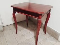 Antik kis asztal
