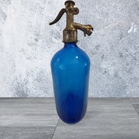 1931-es,  kék szódásüveg,  Homokfúvott  felírattal, mintázattal. Antik ón fejjel.