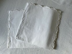 Kiváló minőségű körben hímzett fehér vászon párnahuzat, új állapotban- 2 db