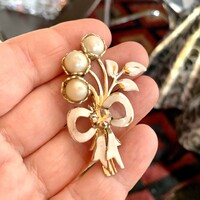 Gyöngyvirág Vintage fém bross, gyönyörű régi kitűző, szép régebbi pin, 1970-es évekből származik
