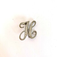 H betű - Vintage fém bross, gyönyörű régi kitűző, szép strassz bross az 1960-as évekből származik