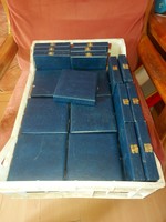 Box holding 29 bronze plaques, with velvet lining, blue, for medal diameter 9-9.5 cm, in good condition