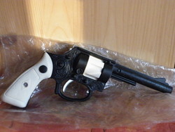 Old retro pistol (cartridge?) from the 1980s - new -