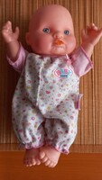 Baby Born ruhás élethű gumi baba, 22 cm, fej átmérője: 7 cm, jelöletlen