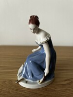 Royal Dux porcelán-  kék ruhás lány galambokkal