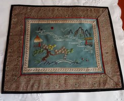 Kínai hímzett selyem kép/terítő, 30 x 24 cm