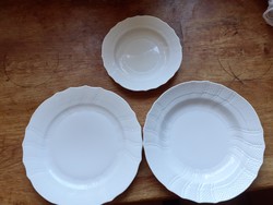 Herendi fehér, festetlen, jelzett porcelán tányérok: 6-6 db lapos- mély-, és kistányér