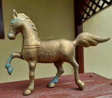 Réz ló szobor