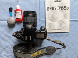 NIKON  F65 tükörreflexes fényképezőgép (filmes) AF NIKKOR 28-80 mm 1:3,3-5,6G objektívvel