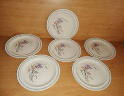 Set of small porcelain plates with flower pattern - diameter 19 cm