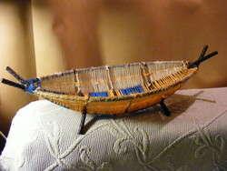 Retro table boat-shaped fruit holder - raffia and iron