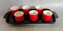 Kispest Gránit piros pálinkás készlet – 6 pohár fekete tálcán, retro magyar design