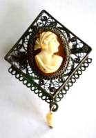 Brooch with pearl and cameo