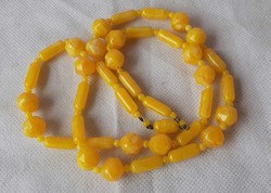 Retro hosszú sárga  gyöngysor