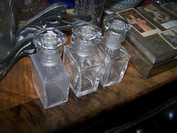 Illatszeres flakonok. üveg, 3 darab eredeti csiszolt dugókkal