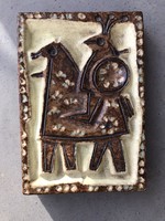 Ritka Zsolnay modern pirogránit falikép páncélos lovas, katona dekorral