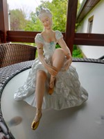 Unterweissbach porcelán hölgy barokk ruhában 19 x 17,2