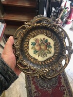 Wall plate made of bronze, with tapestry, size 20 cm.