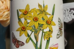 Aromazáros tároló