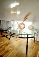 Mid-century fémvázas kerek dohányzóasztal, üvegasztal