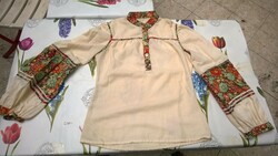 A pretty folk-style blouse with colored floral inserts, s-m