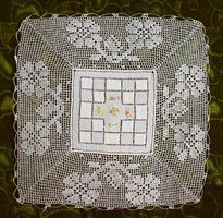 Art-deco embroidered lace tablecloth with flower embroidery 24x23.5 cm