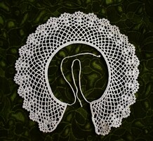 Crocheted needlework lace collar, dress accessory, inner length 46 cm, width: 8 cm