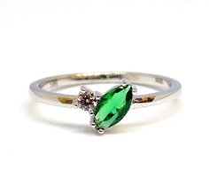 Zöld-fehér köves fehér arany gyűrű (ZAL-Au117465))