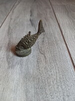 Érdekes régi réz hal szobor (5,6x5,5x3 cm)