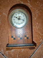 1900 évek elei ébresztő, asztali óra működő eladó