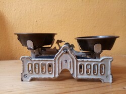 A beautiful, small plate toy scale. 10 X 5 cm!