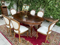 Antik stílusú étkező / tárgyaló asztal 6 db kárpitozott támlás székkel