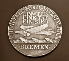 War and Aviation themed commemorative medal #2