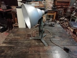 Műhely lámpa, régi 1950-es évekből, íróasztali lámpa, ipari stílusú "vallató lámpa" kékes szín