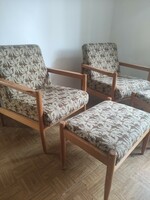 Retro stílusban készült fotel pár lábtartókkal