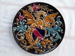 Znaim (xixth century) Neo-Renaissance wall plastic majolica decorative plate, diameter 31.5 cm