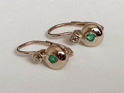 Fehérarany fülbevaló brill és smaragd kövekkel