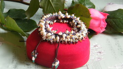 Édesvizí tenyésztett igazgyöngy karkötő,iolit ásvánnyal.