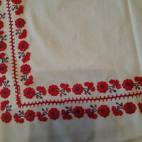 Red embroidered tablecloth 75 cm