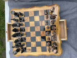 Sakk tábla, ólom figurákkal