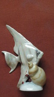Hollóházi vitorlás hal csigával, 16 cm