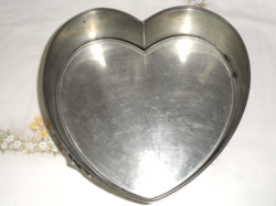 Heart-shaped metal cake pan