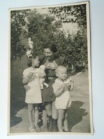 D195692  Régi fotó KÉMÉND 1944 Anyuka a gyermekeivel