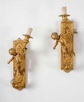 Aranyozott bronz falikar párban puttó figurákkal