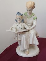 ZHK Orosz porcelán, Anya olvasó kislányával