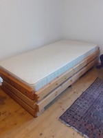 Egyszemélyes fenyő ágy állítható ágyráccsal